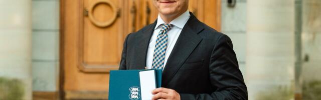 Kaitseminister Hanno Pevkur tunnustas RKIK-i lahkuvat juhti Magnus-Valdemar Saart teeneteristiga