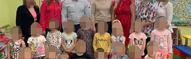 Vallajuhid käisid poseerimas lasteaias, kuhu vanemad ei tohi siseneda