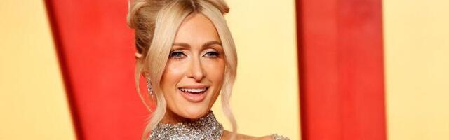 VIDEO | Milline kelmikas naine! Paris Hilton heitis pühade puhuks riided seljast ja poseeris kingitusena