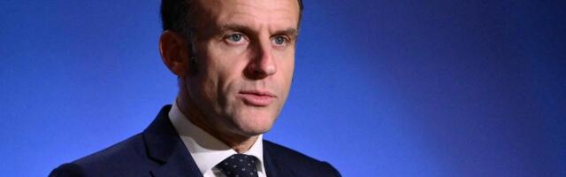 KLÕPS | Mida ta varjab? Netirahvale pakub nalja Majandusfoorumil päikeseprille kandnud Emmanuel Macron