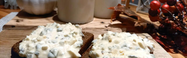 Retsept: Muna ja hapukurgiga võileivakate