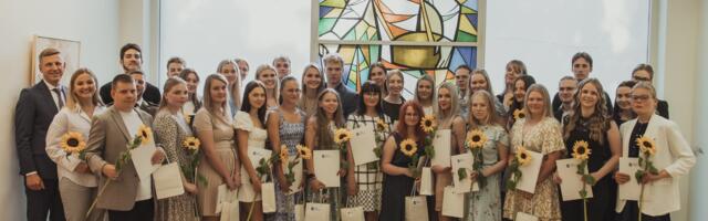 Võru maakond tunnustas 2024 aasta silmapaistvaid koolilõpetajaid