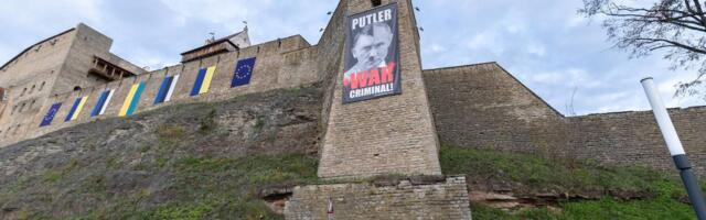 PILTUUDIS: Narva kindluse seinale pandi Putini portree