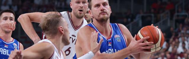 LETONIJA – SRBIJA Nikola Jokić je nestvaran! Sam protiv svih – Orlovi idu ka pobedi u Rigi /VIDEO/