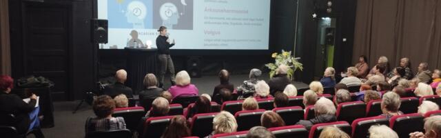 Väärikate Ülikool tõi Tõrvas taas kokku saalitäie publikut