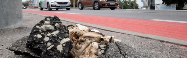 FOTOD | Seen murdis Tallinnas Pärnu maanteel läbi paksu asfaldi