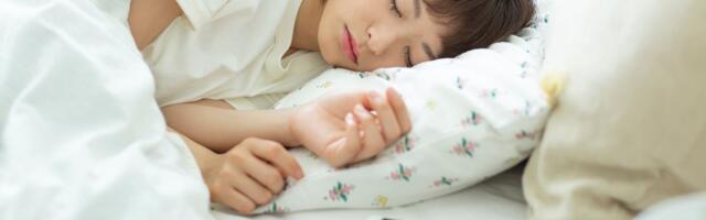 Põhjus, miks ei tohi kunagi oma telefoni voodis laadida