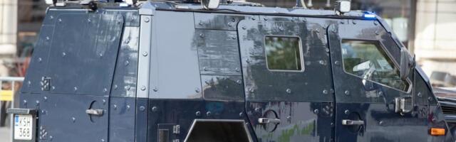 Soome politsei on tundmatu ohu tõttu häireseisundis. Helsingi ja Tampere politseimajade juures olid soomusautod
