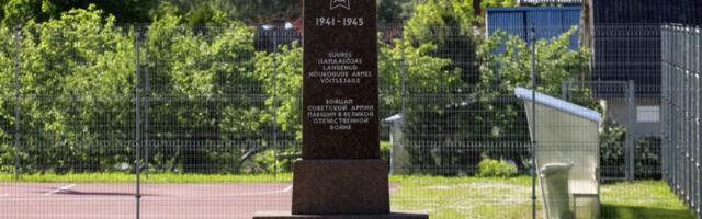 Otepää vedas sobimatu punamonumendi linnast minema