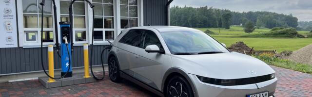 ELEKTRIAUTOGA GURMEEREISILE I Võrumaal asuv Metsavenna Talu paigaldas elektriautode kiirlaadija