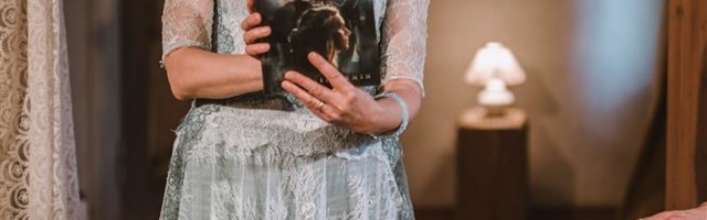 Unistuste eesti naine, kes armastab lihtsat eestlast