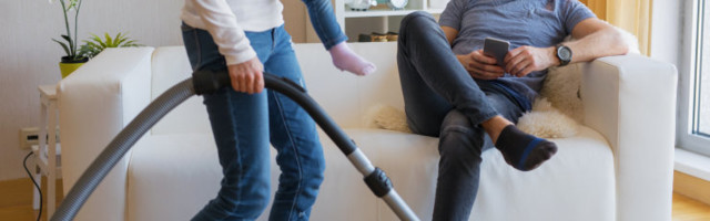 Teeme selgeks, miks on oluline, et nii mees kui naine hoolitseksid laste eest ja teeksid majapidamistöid