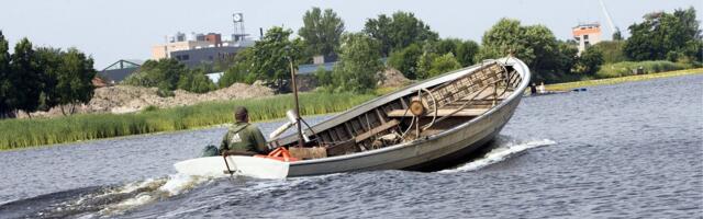 Hooletud väikepaatide juhid ja kihutavad skuutrid tekitavad Pärnu jõel ohtlikke olukordi