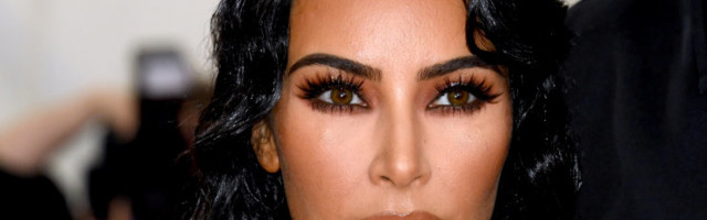 VIDEO | Kim Kardashian joob juuraeksamiks õppides tekiila shotte