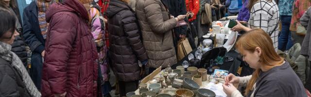 FOTOD | Tõeline rahvamöll! EKA jõuluturg tõi kokku tuhanded kunstihuvilised