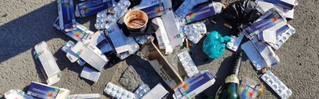 FOTOD | Lahtised ravimipakendid pealinna tänavail on keskkonnaohuks