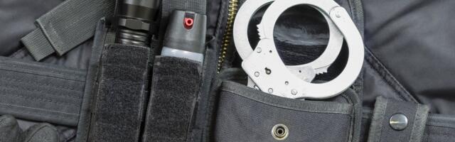 KOVi ametnikud võivad vööle saada teleskoopnuia ja käerauad: politseinikke lihtsalt kõikjale ei jagu