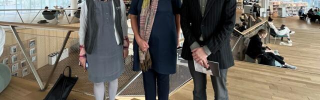 Tallinna kultuurijuhid tutvusid Helsingi Linnaraamatukoguga