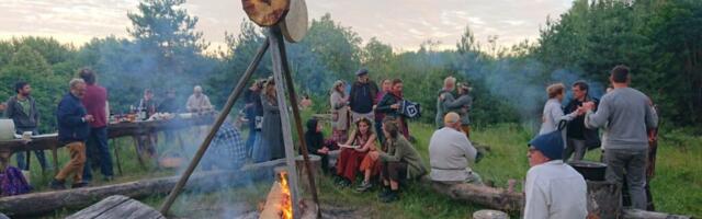 HAANIMAA SADA JA ÜKS PÖÖRIPÄEVA KAUDIMÄEL