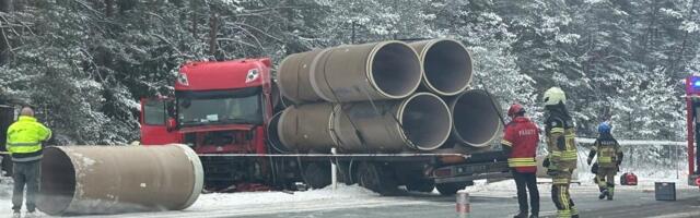 FOTOD | Tallinna-Pärnu maanteel on liiklusõnnetuse tõttu üks sõidusuund suletud