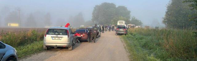 150 inimest blokeerib sõidukitega teed Nurme farmi, et takistada PTA-l 4500 sea hukkamist