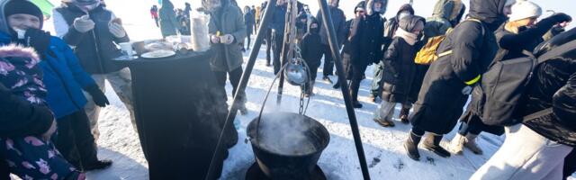 FOTOD | Talvine kalapidu Pärnu merejääl tõi kokku sajad inimesed