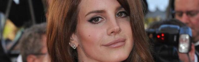 Lana Del Rey esitas fännidele kontserdil kummalise palve