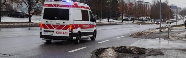 Liiklusõnnetus: auto sõitis Saare ja Sõpruse pst ristmikul jalakäijale otsa