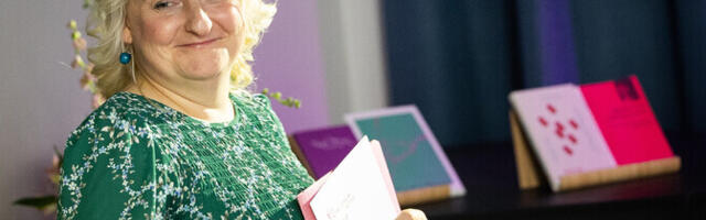 Galerii: Eesti naiskirjanduse auhinna pälvis Berit Petolai