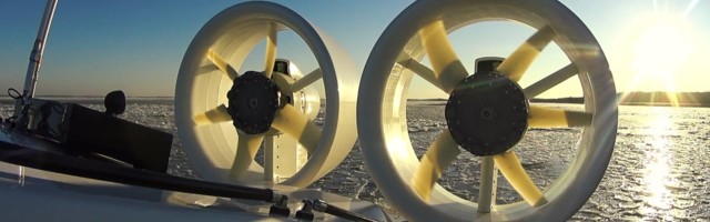 Reporter käis koos mehikoorma piirivalvuritega Peipsi peal jääolusid testimas