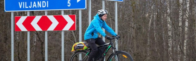 Tudeng käib enda tehtud elektrijalgrattal Tartust Viljandisse kõrgkooli