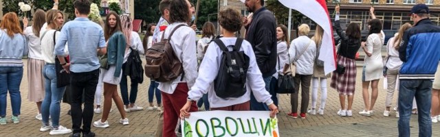 DELFI VIDEO ja FOTOD | Nädalavahetuse algus tõi Minskis tuhanded naised lilledega taas tänavale