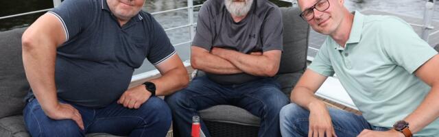 VAATA JA KUULA | „Mehed ei nuta“ naasis Emajõe kaldal eetripausilt ja tähistas Jaan Martinsoni pensionile jäämist