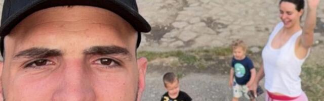 Ražnatovići uživaju u opuštenom izdanju: Veljko oko vrata krst, Bogdana u trenerkci - sa njima Krstan i Isaija