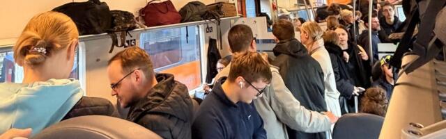 FOTO | Tallinna–Tartu rong on ülerahvastatud, Tapal tuli ümber istuda veel väiksemasse rongi