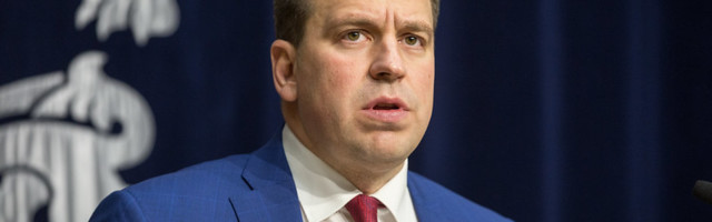 Jüri Ratas astub peaministriametist tagasi