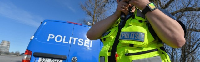 Eestis tekkis täna kiiruseületamise eest uut tüüpi karistus: trahvi asemel 45 minutit tee ääres passimist