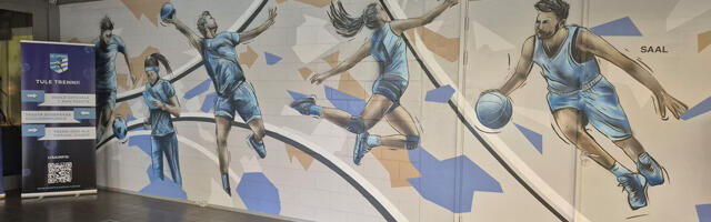 Keh­ra re­no­vee­ri­tud spor­di­hoo­nes on spor­dia­la­sid ku­ju­ta­vad sei­na­maa­lin­gud