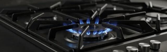 Gaasipliidi särav puhtus – vaid üks supilusikatäis ja sinu pliit näeb välja nagu uus