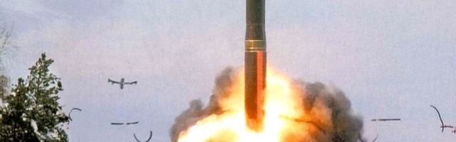 Venemaa käsitleb iga enda suunas tulistatud raketti tuumalöögina