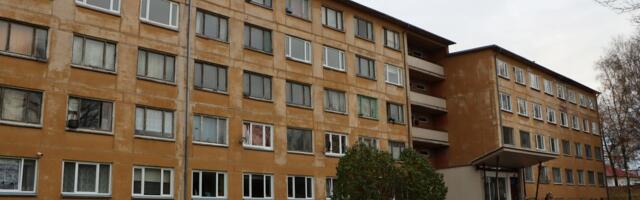 Kohtla-Järve sotsiaalmaja asukad unistavad remondist, kuid elamistingimuste üle ei kurda