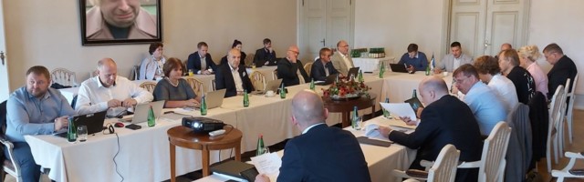 FOTO! Valitsus hakkab raha jagama põhimõttel „võta, küll keegi teine kunagi tagasi maksab“