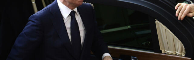 PUTIN KRENUO NA ALJASKU! U blindiranoj limuzini za zatamljenim staklima juri putem, jake snage ga čuvaju! (VIDEO)