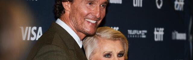 "Vidiš li šta ti mama radi?": Metju Mekonahi je čak 8 godina majku držao na distanci iz bolnog razloga