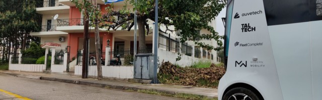 Eestlased panid sõitma Kreeka esimese isejuhtiva bussi