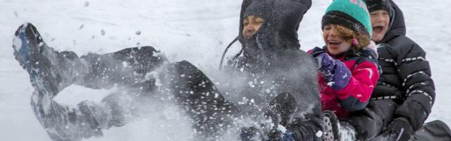 Kentsakad vastlapäeva kombed: lastele visati vett kaela ja kontidega ennustati, kes saab mehele