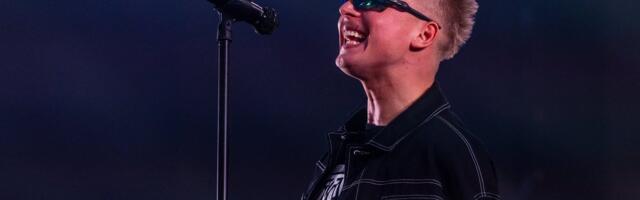 Ägeda mustriga sokid ja rikkalik joogivalik_ nublu avaldas, mida ta lava taha soovib