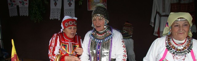 Idavirulased lasid muusikaväljakul eri rahvaste toitudel hea maitsta