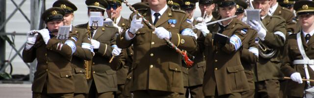 KAITSELIIT KORRALDAB VÕIDUPÜHA PARAADI ESMAKORDSELT KURESSAARES