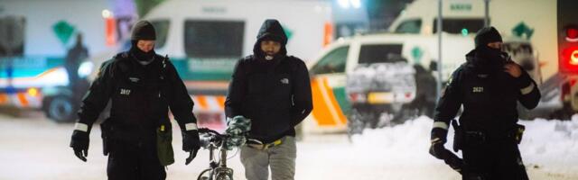 Hübriidrelv Soome piiril. Vene võimud saadavad jalgratastel migrante Karjala pakast trotsima